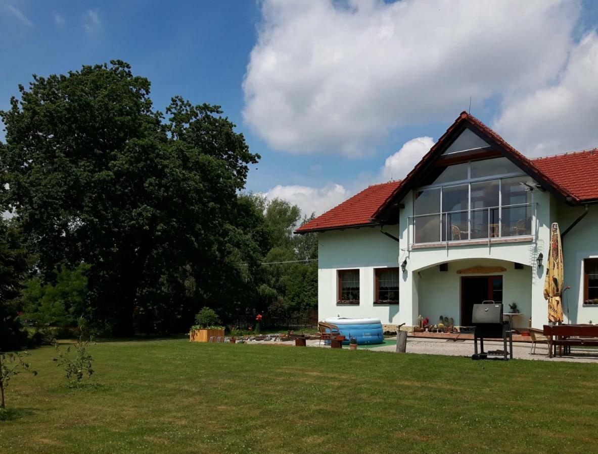 V Prirode Na Okraji Frenstatu Pod Radhostem Apartment Frenstat pod Radhostem Luaran gambar